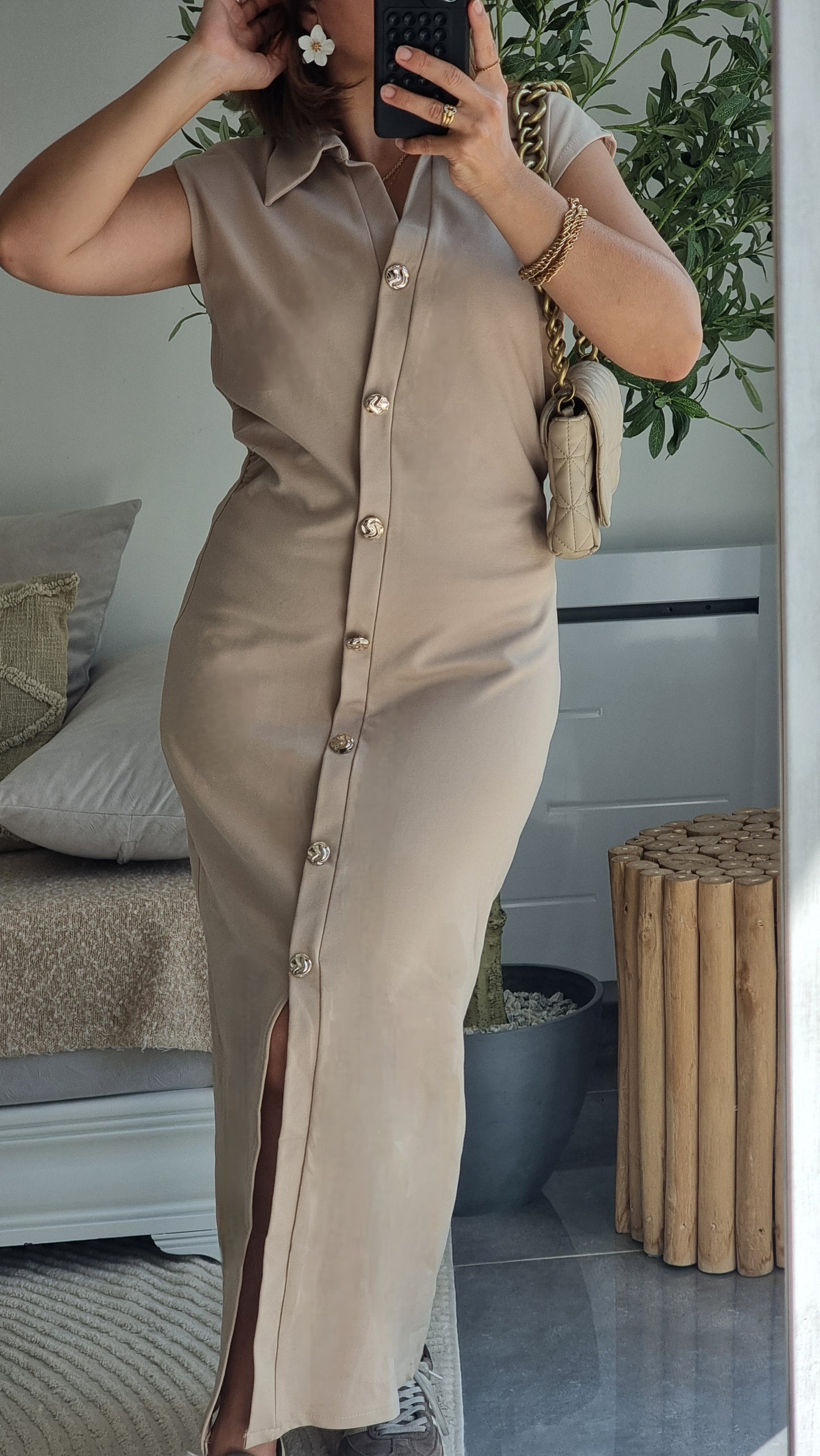 ROBE LONGUE À BOUTONS DORÉS