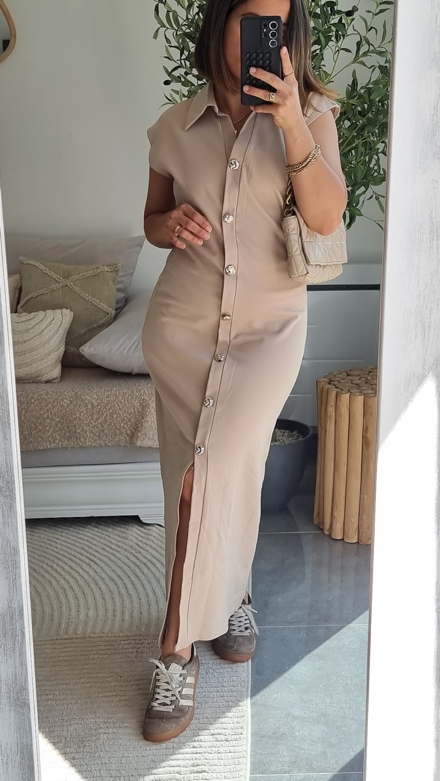 ROBE LONGUE À BOUTONS DORÉS