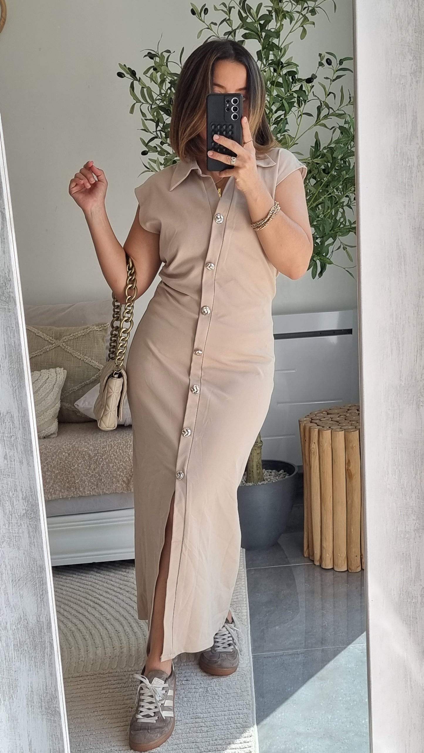 ROBE LONGUE À BOUTONS DORÉS
