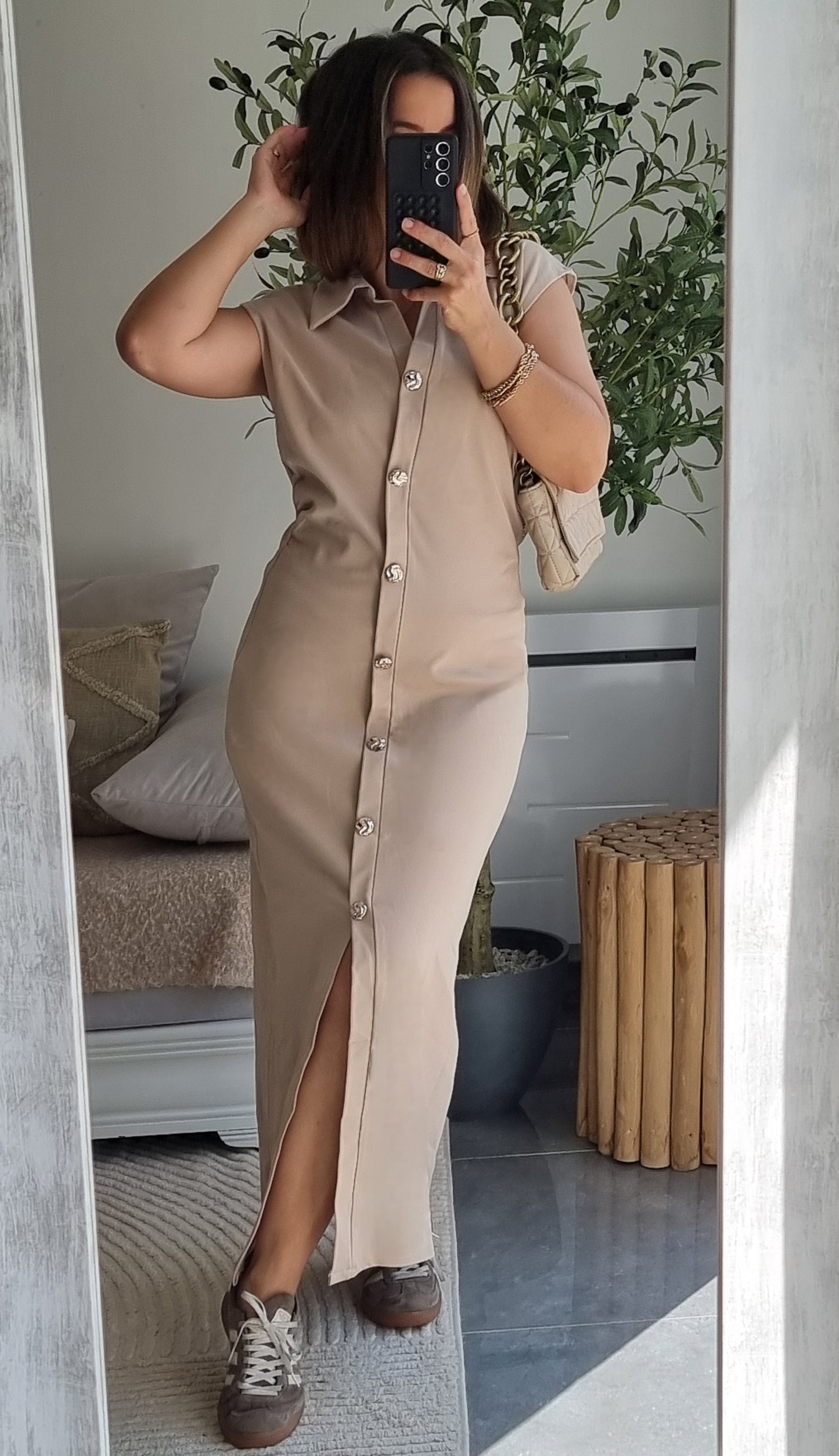 ROBE LONGUE À BOUTONS DORÉS