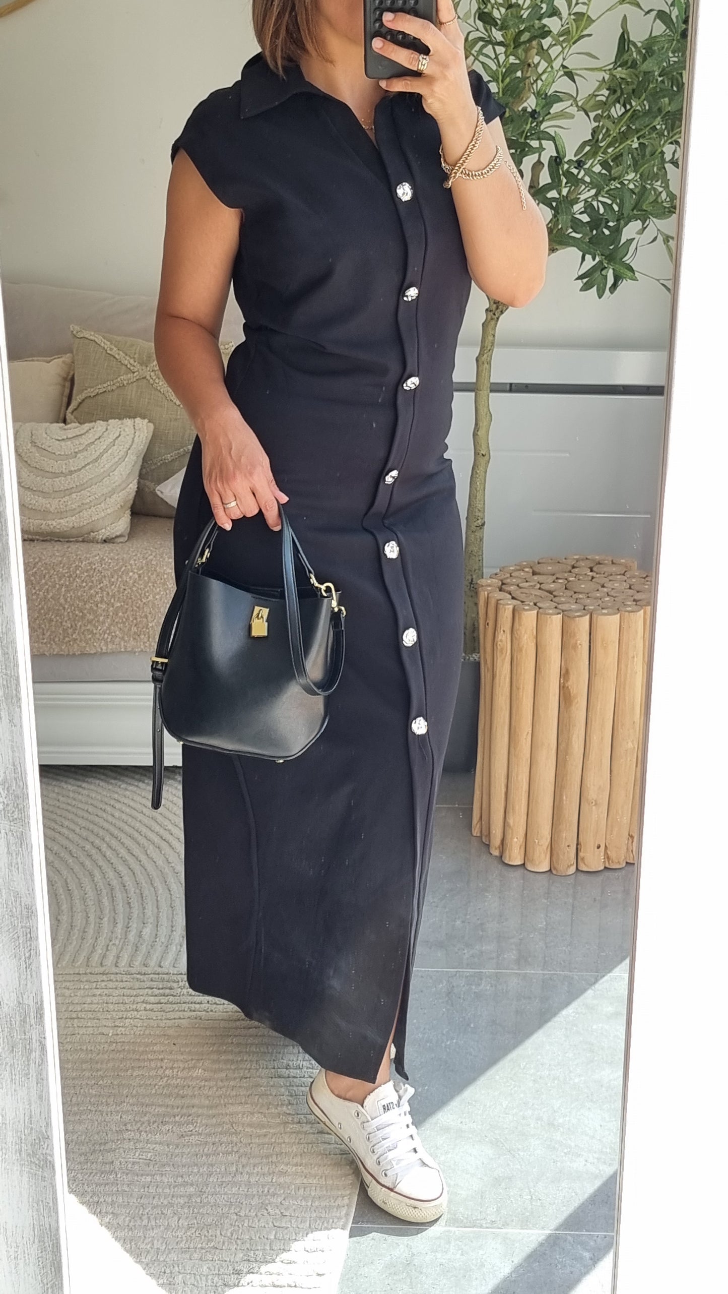 ROBE LONGUE À BOUTONS DORÉS