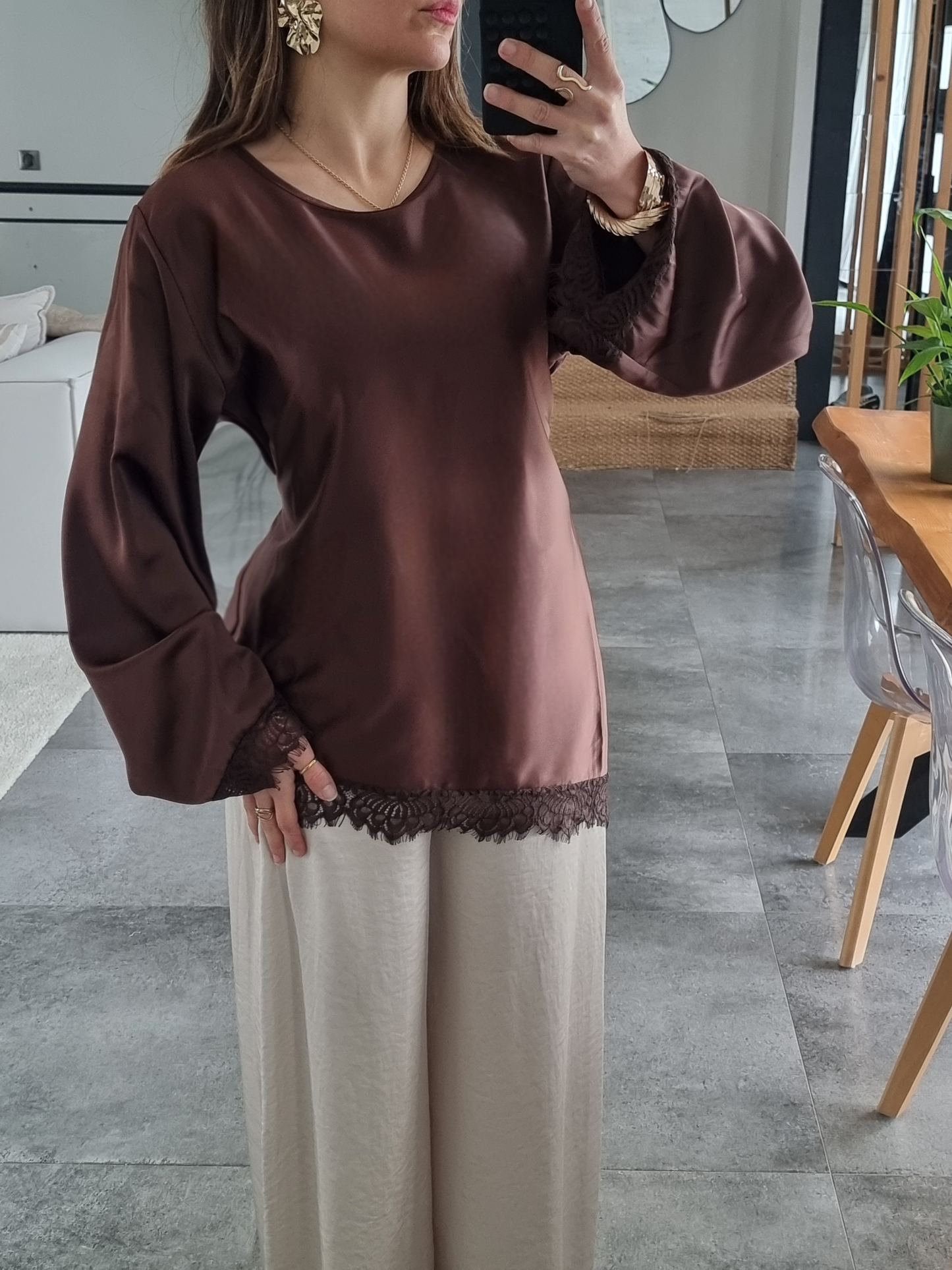 BLOUSE SATINÉE DENTELLE ASYMÉTRIQUE KAKI