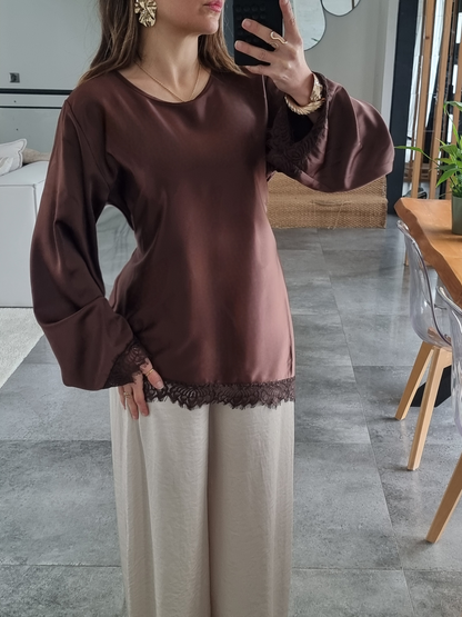 BLOUSE SATINÉE DENTELLE ASYMÉTRIQUE KAKI