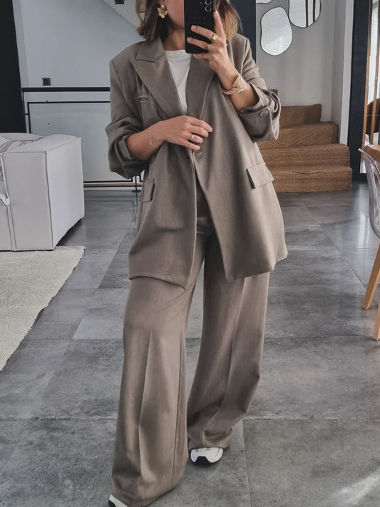 TAILLEUR MANCHES BOUTONNEES